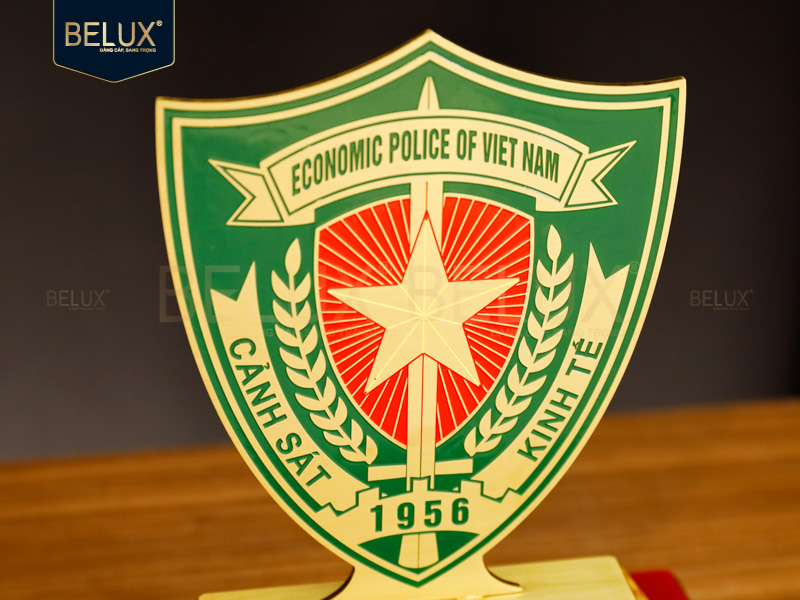 Lô 105 Biểu trưng Phòng Cảnh Sát Kinh Tế Công An Tỉnh Hòa Bình cao 18cm bằng đồng thiết kế theo yêu cầu